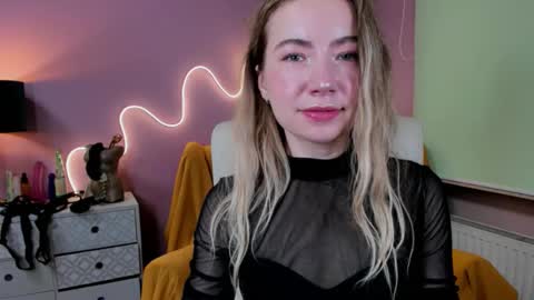 Snapshot of mia_luxx92 chatting on September 17, 6:44 am Mia online show from September 17, 6:44 am