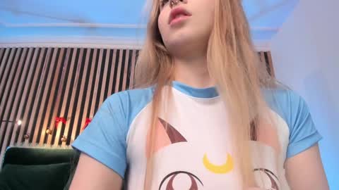 Snapshot of mia_meows chatting on December 5, 3:50 pm Mia here Appreciate your support online show from December 5, 3:50 pm