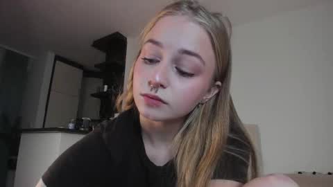 Snapshot of mia_meows chatting on October 18, 4:10 pm Mia here Appreciate your support online show from October 18, 4:10 pm