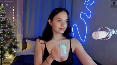 Snapshot of mia_mit chatting on January 11, 1:53 pm Mia online show from January 11, 1:53 pm