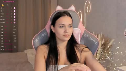 Snapshot of mia_mit chatting on February 25, 12:16 pm Mia online show from February 25, 12:16 pm