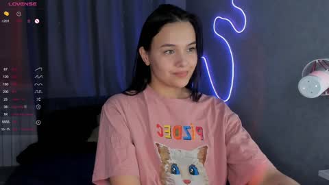 Snapshot of mia_mit chatting on February 6, 12:59 pm Mia online show from February 6, 12:59 pm