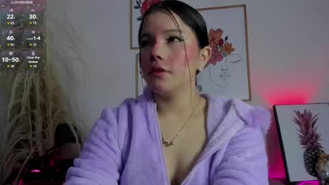 Snapshot of mia_moralez chatting on October 6, 12:22 pm MIA online show from October 6, 12:22 pm