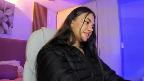 Snapshot of mia_nevaeh chatting on October 26, 10:16 pm Mia Nevaeh - follow me online show from October 26, 10:16 pm