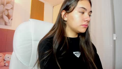 Snapshot of mia_nevaeh chatting on January 11, 8:10 pm Mia Nevaeh - follow me online show from January 11, 8:10 pm