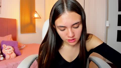 Snapshot of mia_nevaeh chatting on February 6, 9:17 pm Mia Nevaeh - follow me online show from February 6, 9:17 pm