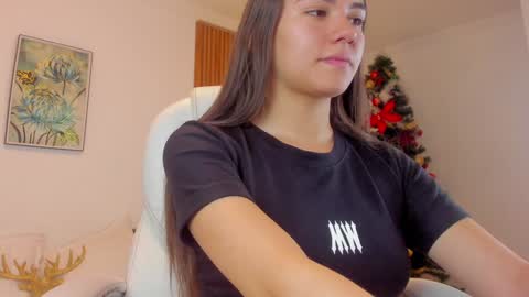 Snapshot of mia_nevaeh chatting on December 17, 9:05 pm Mia Nevaeh - follow me online show from December 17, 9:05 pm