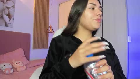 Snapshot of mia_nevaeh chatting on October 21, 8:35 pm Mia Nevaeh - follow me online show from October 21, 8:35 pm