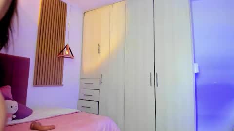 Snapshot of mia_nevaeh chatting on October 10, 9:09 pm Mia Nevaeh - follow me online show from October 10, 9:09 pm