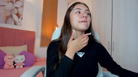 Snapshot of mia_nevaeh chatting on December 26, 9:26 pm Mia Nevaeh - follow me online show from December 26, 9:26 pm