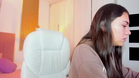 Snapshot of mia_nevaeh chatting on January 14, 9:09 pm Mia Nevaeh - follow me online show from January 14, 9:09 pm