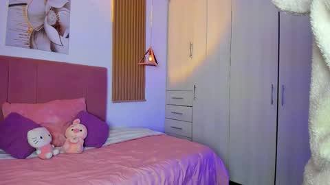 Snapshot of mia_nevaeh chatting on September 27, 8:38 pm Mia Nevaeh - follow me online show from September 27, 8:38 pm