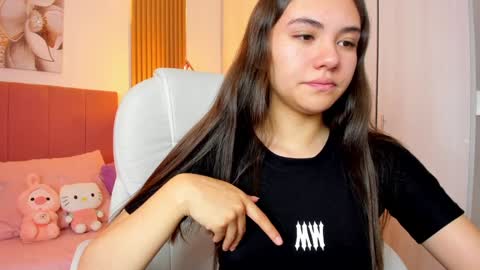 Snapshot of mia_nevaeh chatting on February 4, 9:10 pm Mia Nevaeh - follow me online show from February 4, 9:10 pm