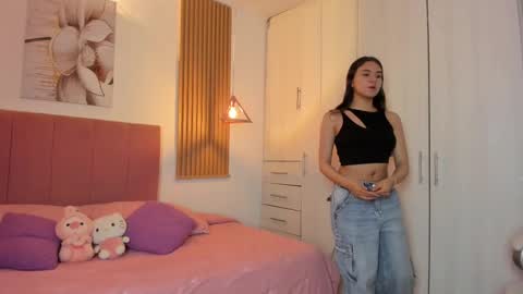 Snapshot of mia_nevaeh chatting on March 3, 9:01 pm Mia Nevaeh - follow me online show from March 3, 9:01 pm