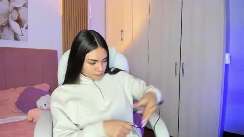 Snapshot of mia_nevaeh chatting on October 23, 8:15 pm Mia Nevaeh - follow me online show from October 23, 8:15 pm