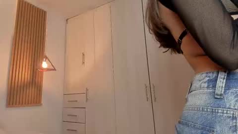 Snapshot of mia_nevaeh chatting on February 13, 9:39 pm Mia Nevaeh - follow me online show from February 13, 9:39 pm