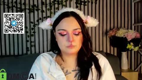 Mia online show from October 31, 2:13 am