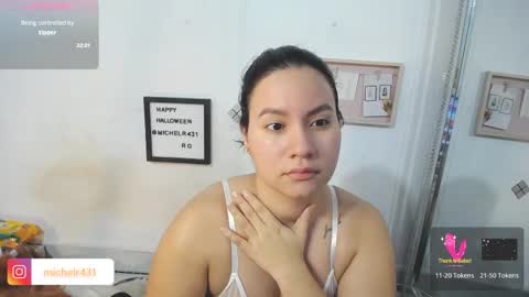 mia reys online show from November 18, 11:33 am