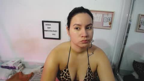 Snapshot of mia_reys chatting on October 28, 11:27 am mia reys online show from October 28, 11:27 am