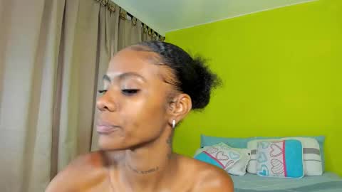 Mia online show from November 18, 2:51 pm