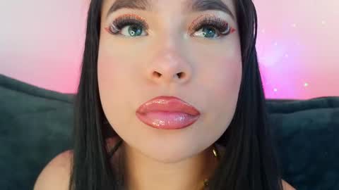 Mia online show from April 8, 7:27 pm