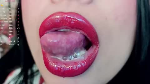 Mia online show from November 29, 7:01 am