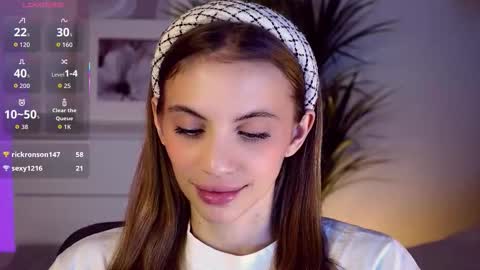 Mia online show from November 14, 6:46 am