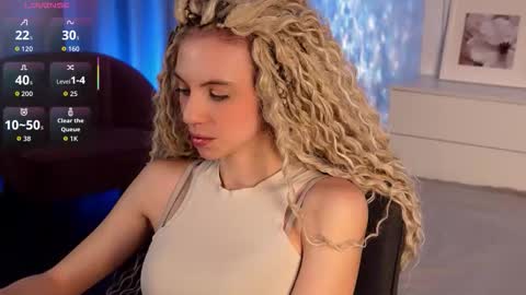 Mia online show from December 19, 6:49 am