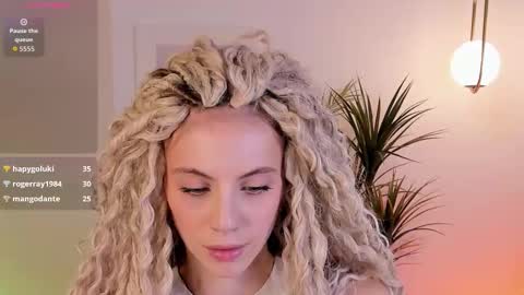 Mia online show from October 14, 7:55 am