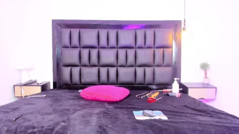 Mia sophiia online show from September 23, 5:16 am