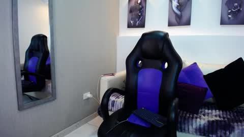 Mia online show from January 15, 5:35 am