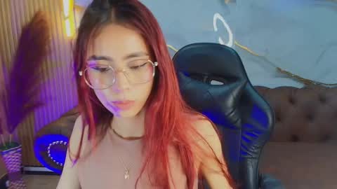 Mia online show from October 21, 1:59 pm