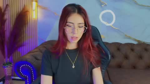 Mia online show from October 3, 2:00 pm