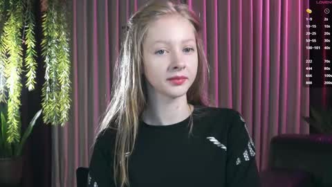 Mia online show from November 29, 7:40 pm