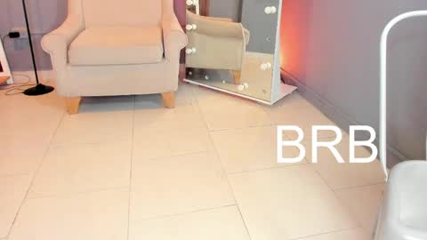 Mia online show from June 1, 11:23 am