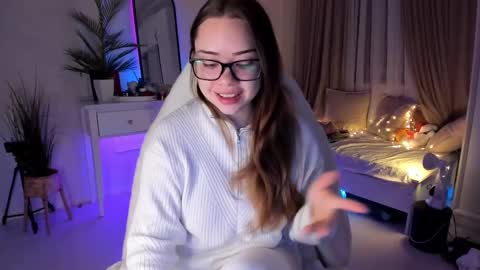 Snapshot of mia_vixen_ chatting on February 27, 3:36 am VixenMia online show from February 27, 3:36 am