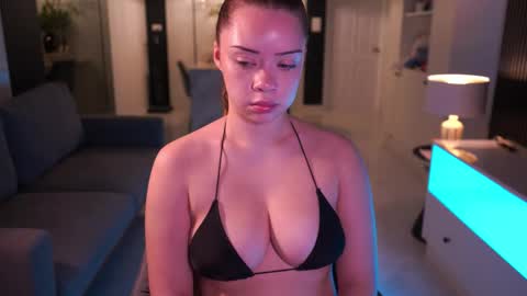 Snapshot of mia_vixen_ chatting on October 22, 3:22 am VixenMia online show from October 22, 3:22 am