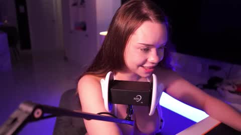 VixenMia online show from November 30, 5:00 am