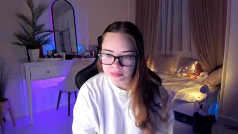 Snapshot of mia_vixen_ chatting on February 25, 3:42 am VixenMia online show from February 25, 3:42 am