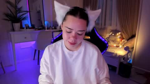 Snapshot of mia_vixen_ chatting on February 22, 3:45 am VixenMia online show from February 22, 3:45 am