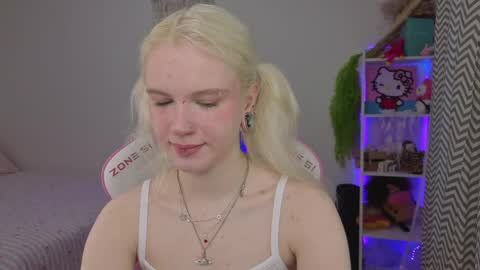 Mia online show from April 14, 3:28 am