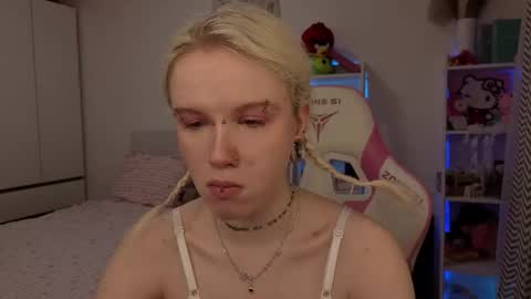 Mia online show from March 5, 3:13 am