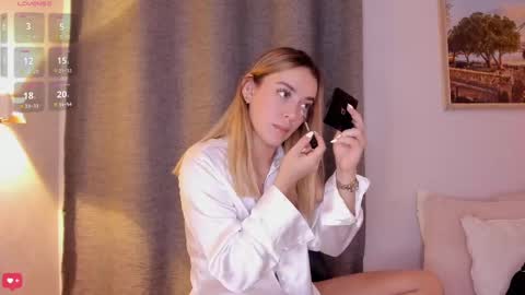 Snapshot of mia_white11 chatting on September 23, 1:20 pm Mia White  online show from September 23, 1:20 pm