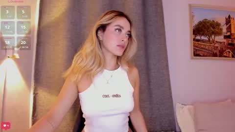 Snapshot of mia_white11 chatting on October 16, 1:36 pm Mia White  online show from October 16, 1:36 pm