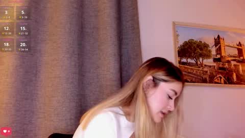 Snapshot of mia_white11 chatting on October 20, 1:03 pm Mia White  online show from October 20, 1:03 pm