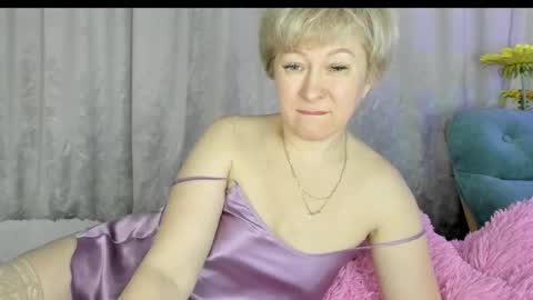 Snapshot of mia_wintermood chatting on March 1, 8:13 am MelaniaMia online show from March 1, 8:13 am