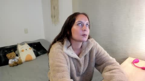 Mia   online show from January 7, 9:46 pm