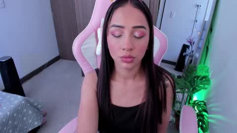 Snapshot of miaa_06 chatting on March 3, 4:54 pm mia nicolle online show from March 3, 4:54 pm