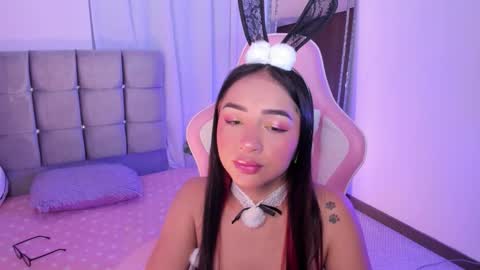 mia  nicolle online show from February 2, 11:04 pm