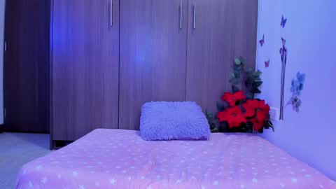 Snapshot of miaa_06 chatting on December 10, 1:22 am mia nicolle online show from December 10, 1:22 am